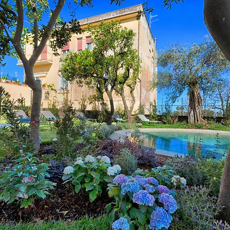 Unconventional Sorrento Coast 3*