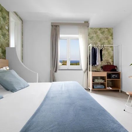 Unconventional Sorrento Coast Hotell