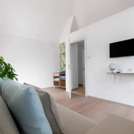 Unconventional Sorrento Coast Hotel 3*