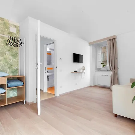 Unconventional Sorrento Coast 3*