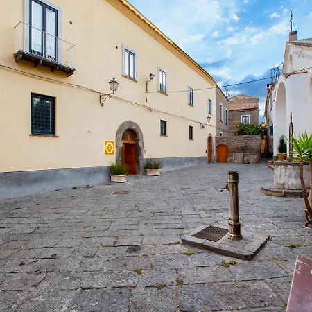 Unconventional Sorrento Coast Hotel 3*