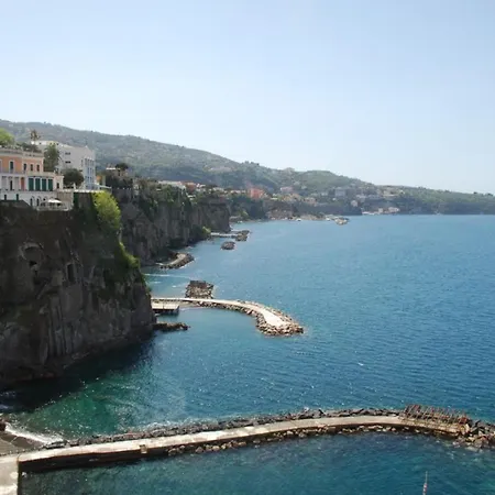 Unconventional Sorrento Coast 3*