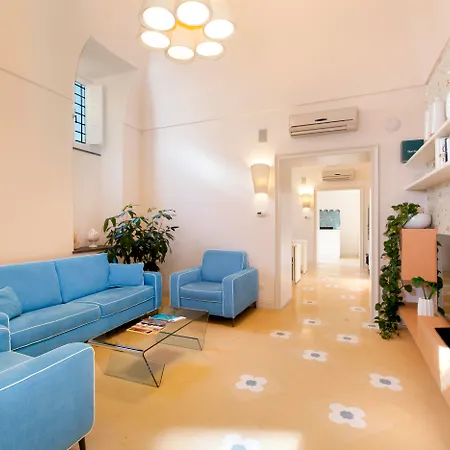 Unconventional Sorrento Coast Hotel 3*