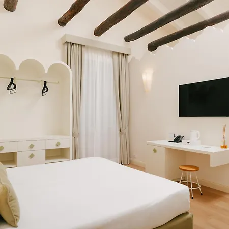 Unconventional Sorrento Coast 3*