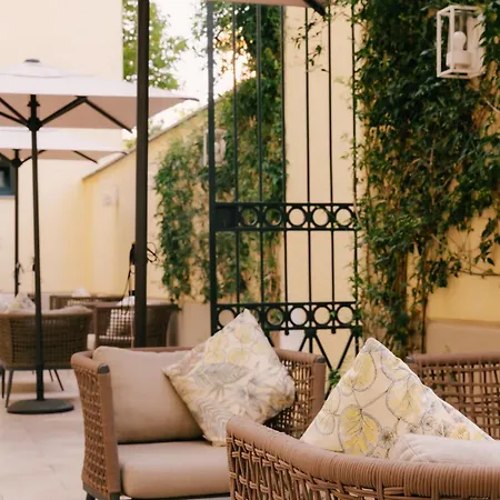 Unconventional Sorrento Coast 3*