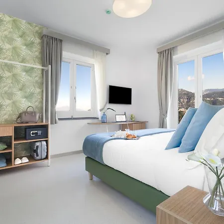Unconventional Sorrento Coast Hotel Sant'Agnello