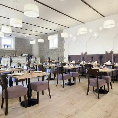 Unconventional Sorrento Coast 3*