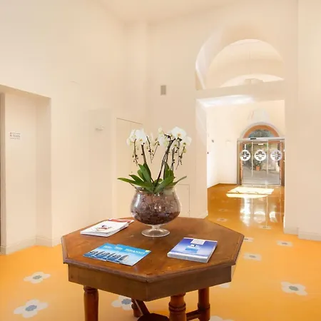 Unconventional Sorrento Coast Hotel Sant'Agnello