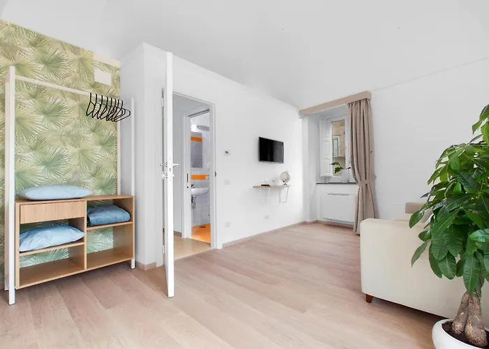 Unconventional Sorrento Coast 3*
