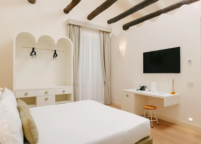 Unconventional Sorrento Coast 3*